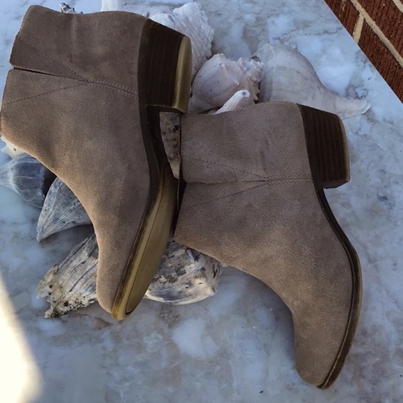Lucky 🍀 Brand Pull On Tan Suede Ankle Boots Size 7 - Picture 10 of 16